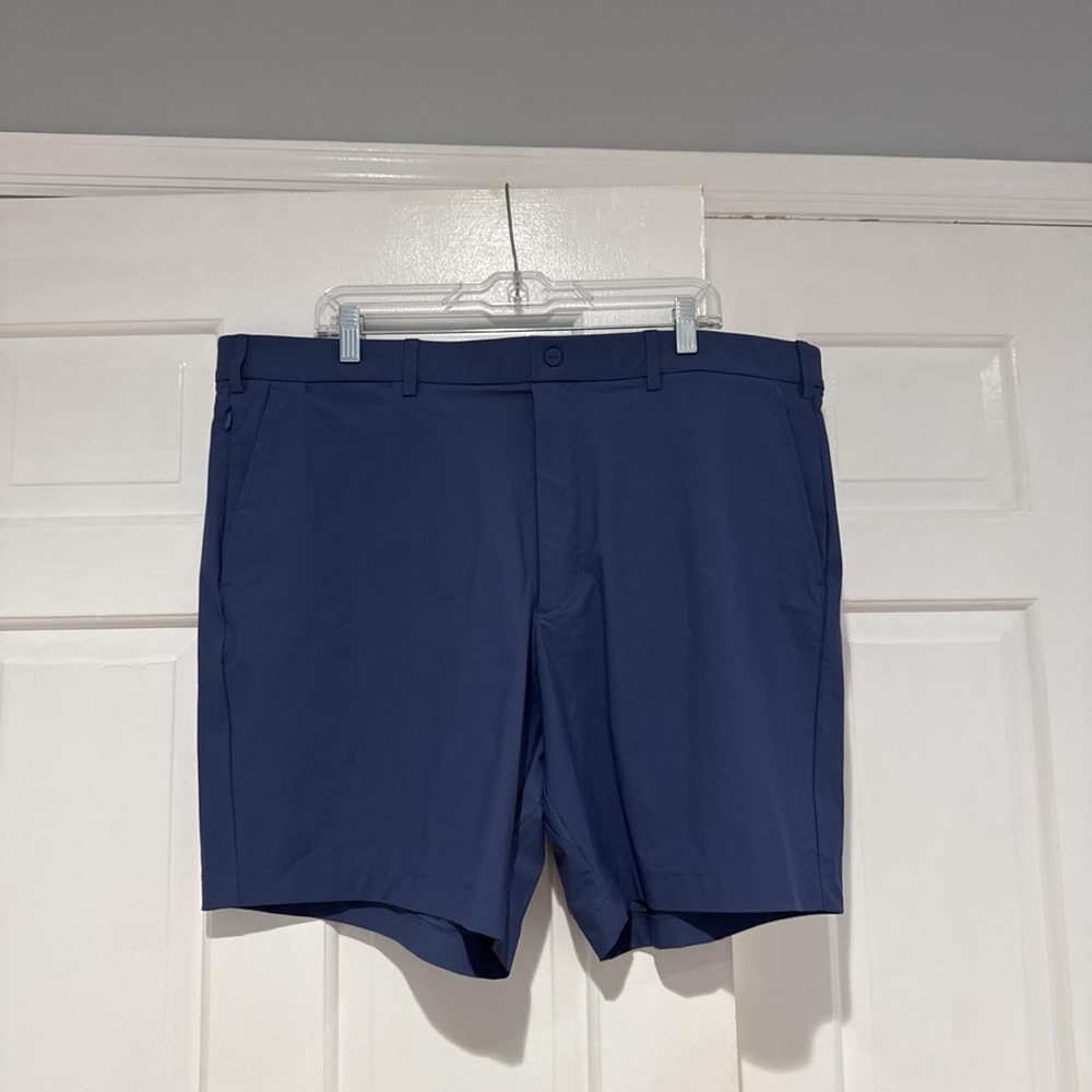 Men's Flat-Front Performance Shorts in Navy